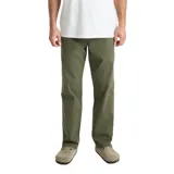 Pantalón Roark modelo Made To Fade, de corte relajado y color verde militar, con bolsillos frontales tipo parche.
