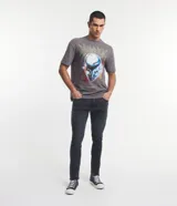 Pantalón skinny de jean gris oscuro con bolsillos delanteros y traseros.