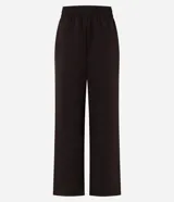 Pantalón deportivo de microfibra color verde, de corte recto y cintura elastizada, con línea lateral en contraste.