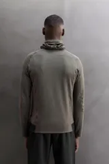 Sudadera técnica de running Zara Athleticz, modelo slim fit en color marrón y negro, con cuello subido, capucha ajustada y mangas largas.