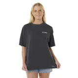 Remera negra de mangas cortas con logo de Rip Curl estampado en el pecho.