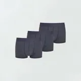 Pack de tres bóxers de algodón color gris oscuro con cintura elástica.