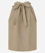 Blusa halter sin mangas confeccionada en mezcla de algodón, viscosa y lino, con cuello redondo fruncido y diseño fluido.