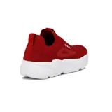 Championes Fila Calzini modelo slip-on, color rojo con suela blanca y detalles de la marca en contraste. Confeccionados en tejido tipo media, sin cordones.