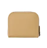 Billetera Rip Curl modelo Boho Wallet, diseño compacto en tonos beige y tostado con cierre perimetral de cremallera. Presenta una combinación de texturas que incluye lona en la parte superior y detalles de cuerina texturada en la inferior, con el logo de la marca grabado en relieve en la parte frontal.