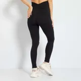 Legging negro de maternidad con cintura alta elástica.