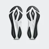 Championes de running Asics modelo Versablast 4, color negro con detalles en rosado y entresuela blanca con tecnología AmpliFoam+. Diseño ligero y reactivo para entrenamiento versátil.