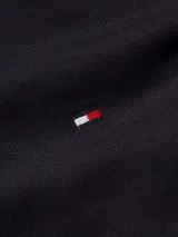 Buzo de felpa de algodón azul marino con capucha con cordón, cierre de cremallera, dos bolsillos delanteros tipo canguro y logo de Tommy Hilfiger bordado en el pecho.