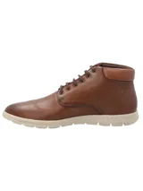 Botín de cuero color marrón con ajuste de cordones, cuello acolchado y suela de goma en color beige. Presenta el logo de la marca RKF grabado en el lateral.