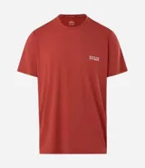 Remera deportiva de corte regular confeccionada en poliamida con tecnología dry, cuello redondo y manga corta. Presenta estampa lettering pequeña en el pecho.
