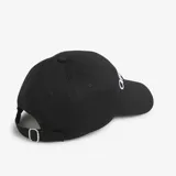 Gorro tipo baseball cap color negro, con el logo "Off-White™" bordado en blanco en la parte frontal.