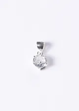 Dije de plata 925 con circonia transparente redonda de 8mm engarzada en seis puntas.