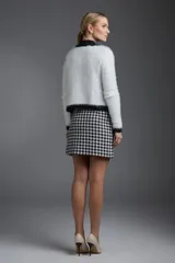 Minifalda negra con estampado pata de gallo.