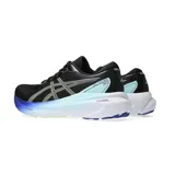 Championes de running Asics Gel-Kayano 30 color crema con detalles en salmón y verde agua.