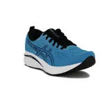 Championes de running Asics Gel Excite 10, color celeste con detalles en azul y negro.