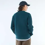 Sweater de punto gofrado en color azul petróleo, con cuello tipo polo y cierre frontal de tres botones. Presenta mangas largas con puños acanalados y un diseño de calce estándar.