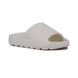Chanclas de una sola pieza marca Diadora modelo Bali, color beige claro, con suela ancha texturizada y el logo de la marca estampado en el empeine.