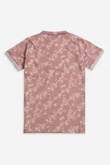 Remera cuello polo de algodón con estampado floral, manga corta con terminaciones a contratono y cierre frontal con botones.