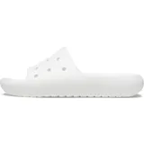 Sandalias Crocs Classic color negro, con agujeros en la parte superior y suela texturizada.