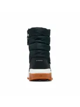 Bota de nieve de caña media, color negro, con diseño acolchado tipo puffer. Cuenta con tecnología Omni-Tech para impermeabilidad, forro termorreflectivo Omni-Heat, entresuela TechLite para amortiguación y suela Adapt Trax con tracción superior.
