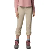 Pantalón de senderismo color beige, con tecnología Omni-Shield y Omni-Shade. Presenta rodillas articuladas, bolsillos funcionales y puños ajustables con broches a presión.