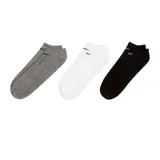 Pack de tres pares de medias Nike tobilleras color negro con logo blanco.