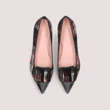 Ballerinas Ella de punta fina, forradas en tartán con rayas de terciopelo y puntera de charol negro. Realizadas con suela de goma antideslizante, plantilla de piel con memory foam y forro de piel.