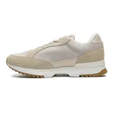 Championes Fila Retro Blazer color beige y blanco, con detalles en gamuza y malla, logo de Fila en el lateral y suela de goma.