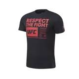 Remera negra de algodón con estampado frontal en rojo y blanco con la leyenda "Respect the Fight", el logo de UFC y el logo de Reebok en la manga.