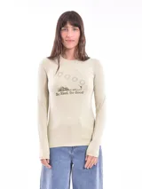 Remera de manga larga color gris oscuro, ajustada al cuerpo, con un estampado frontal de flores y texto en color blanco.