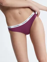 Bombacha clásica Calvin Klein, color borgoña, con cintura elástica con logo de la marca.