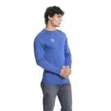 Remera térmica azul de manga larga con logo de Umbro estampado en el pecho.