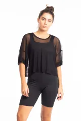 Crop top negro de tul con mangas cortas y corte holgado.