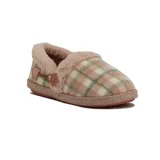 Pantuflas cerradas de tela a cuadros en tonos rosa y blanco, con borde de piel sintética rosa y detalle de botón decorativo.