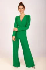 Mono largo de crepé color verde esmeralda, con escote en V cruzado, mangas largas abullonadas y pantalón palazzo. Cierre cruzado con dos botones dorados.
