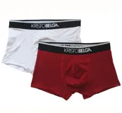 Pack de dos boxers de algodón, uno en color blanco y otro en color bordó, ambos con cintura elástica negra con el logo de la marca en blanco.