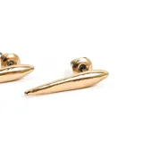 Par de caravanas doradas con forma de lanza.