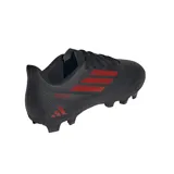 Botas de fútbol Adidas Deportivo III FxG, color negro con detalles en rojo. Diseñadas para jugar en una gran variedad de superficies, presentan una lengüeta perforada y un forro suave. El antepié sintético con pespuntes en relieve te ofrece un control excepcional del balón. El talón con diseño anatómico te garantiza una sujeción óptima.