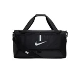 Bolso de deporte Nike Academy Team negro con logo blanco. Cuenta con compartimento principal con cierre, compartimentos internos, correa ajustable para el hombro y doble asa de mano. Fabricado en poliéster resistente a la abrasión.