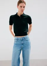 Jeans tiro medio de corte wide leg y diseño amplio en las piernas, en tono azul claro con efecto ligeramente desgastado.