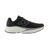 Championes de running New Balance modelo Kaiha Road v2, color negro con entresuela blanca y gris. Presentan un diseño de malla transpirable con el logo de la marca en el lateral.