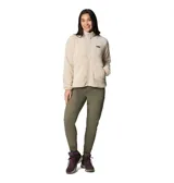 Campera polar de textura suave y afelpada, color beige, con cierre frontal completo, cuello alto y bolsillos laterales con cierre.