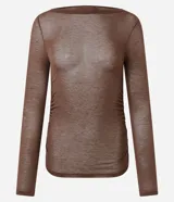 Blusa de manga larga con transparencia, confeccionada en viscosa y elastano. Presenta un diseño ajustado al cuerpo, cuello redondo y textura sutil, ideal para usar en capas.