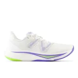 Championes de running New Balance FuelCell Rebel v3 para mujer, color blanco con detalles en violeta y verde.