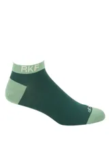 Calcetín corto de fibra de bambú en color verde oscuro con detalles en verde claro en el talón, puntera y borde superior. Presenta el logo de la marca RKF tejido en el borde superior y en la puntera.