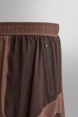 Short de entrenamiento slim fit Zara Athleticz de la colección Lab, en tonos marrones con diseño color block y tejido técnico con estructura. Cuenta con cintura elástica ajustable, bolsillos laterales con cierre y forro interior.