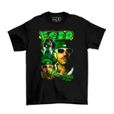 Remera negra de algodón con estampa gráfica frontal de Feid en tonos verdes y amarillos.