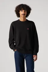 Sweater de tejido de punto color negro, con cuello redondo y logo de la marca bordado en el pecho. Presenta puños y ruedo acanalados.