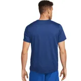 Remera Nike de hombre color salmón, de corte clásico y mangas cortas. Presenta el logo de la marca en el pecho.