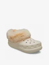 Zueco Crocs Crush negro con plataforma, forrado en piel sintética tipo shearling.